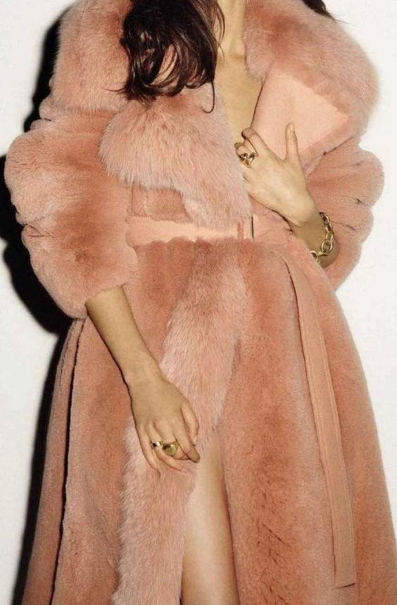 Peach Fuzz. Як носити наймодніший колір 2024