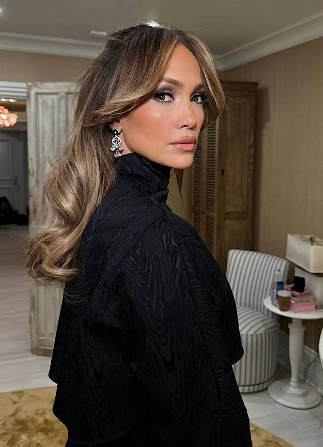 Дженніфер Лопес показала образ "Латиноамериканської Барбі" (фото)