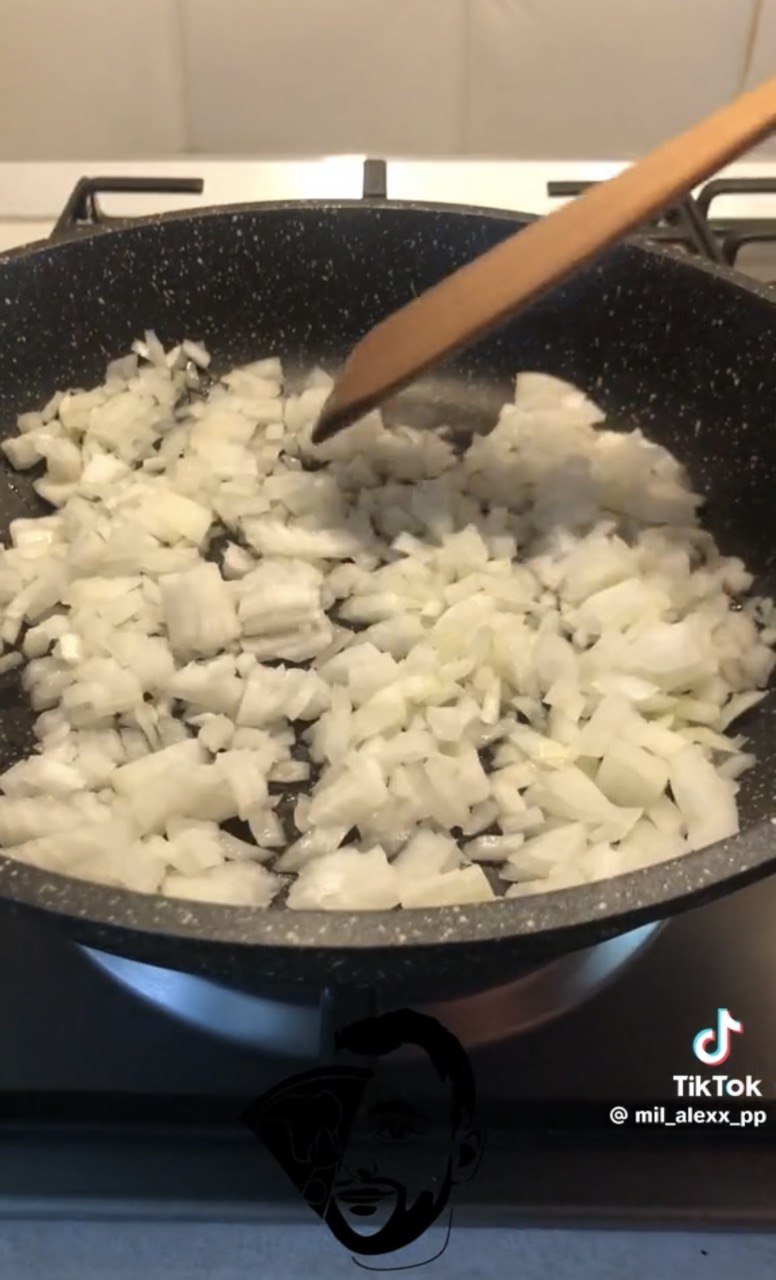 Смажити не потрібно: як приготувати смачні котлети по-німецьки (відео)