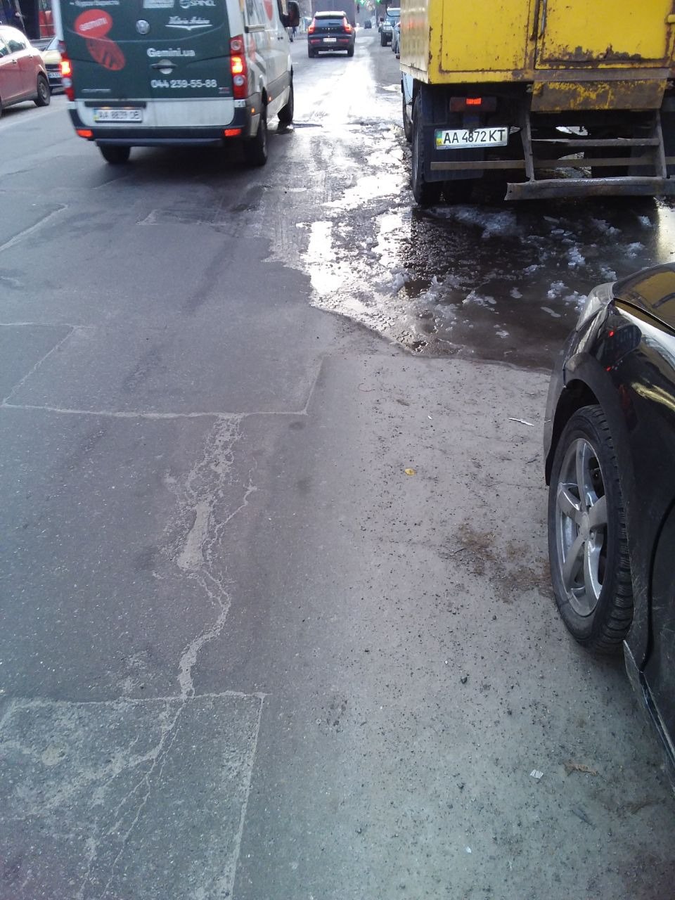 У Києві сталося два пошкодження на водопроводах: де немає води