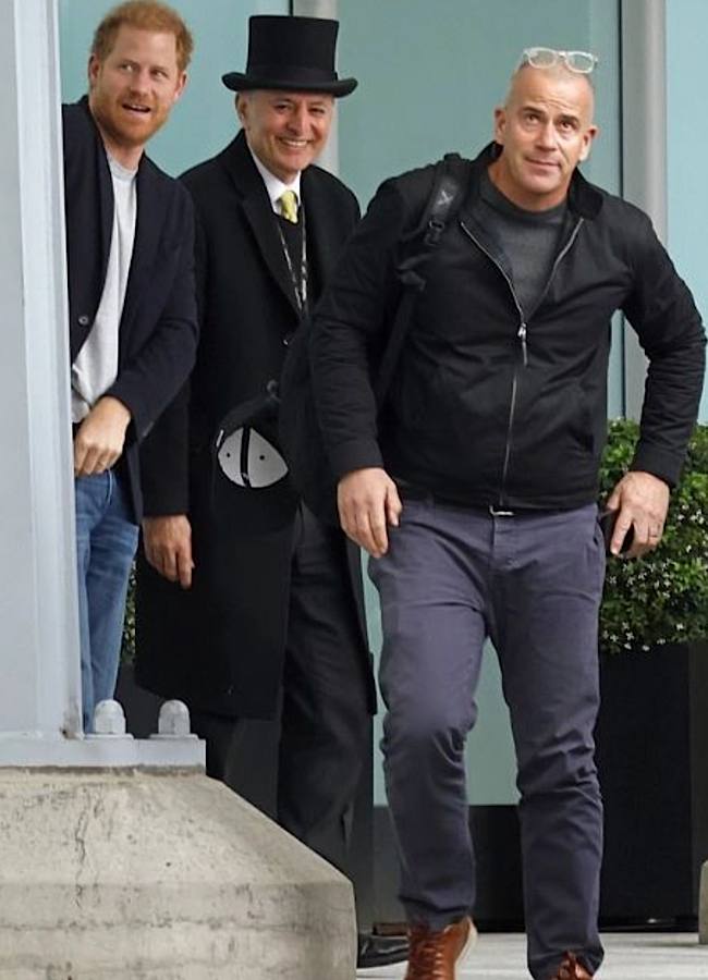 Выделил отцу 24 часа: принц Гарри уже вернулся домой после визита к королю Чарльзу III