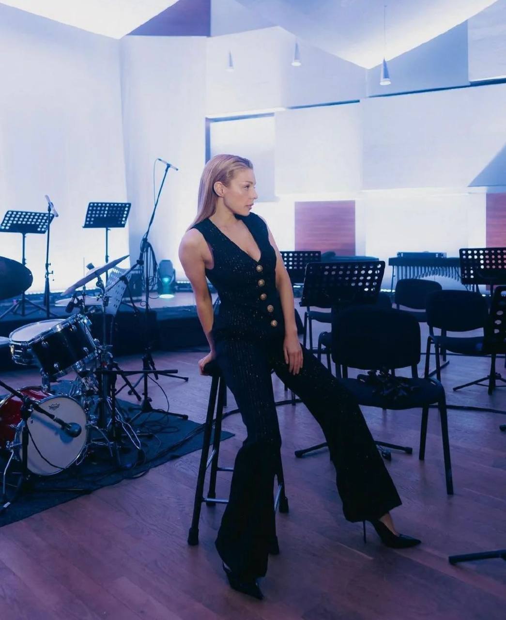 Тина Кароль показала на себе шерстяной костюм за 80 тысяч гривен: в чем его особенность (фото)