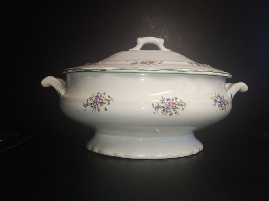 В Харькове с дымом и грохотом взорвали легедарный 130-летний фаянсовый завод: зрелищное видео