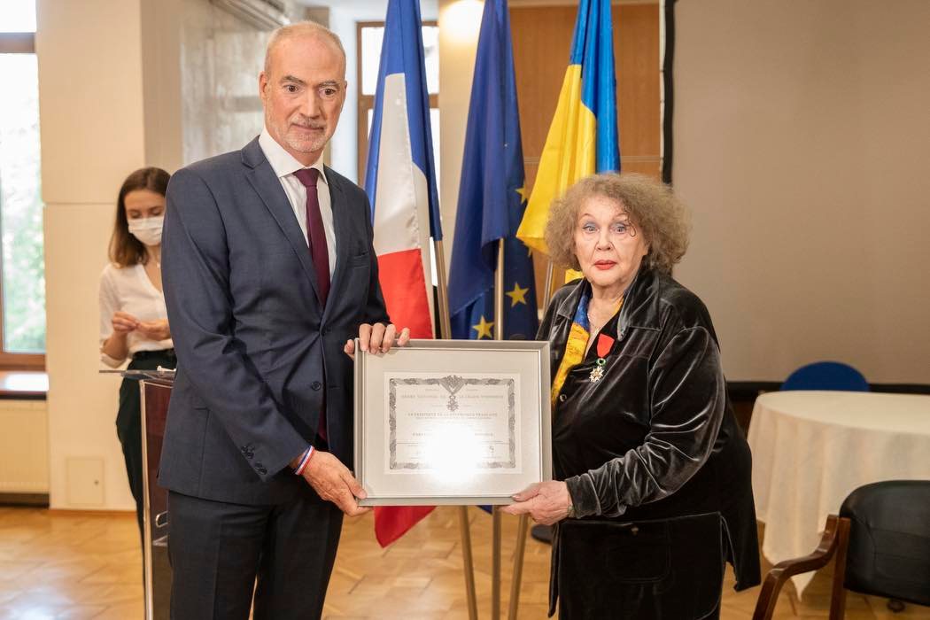 Как сегодня выглядит 94-летняя Лина Костенко: очень редкое фото