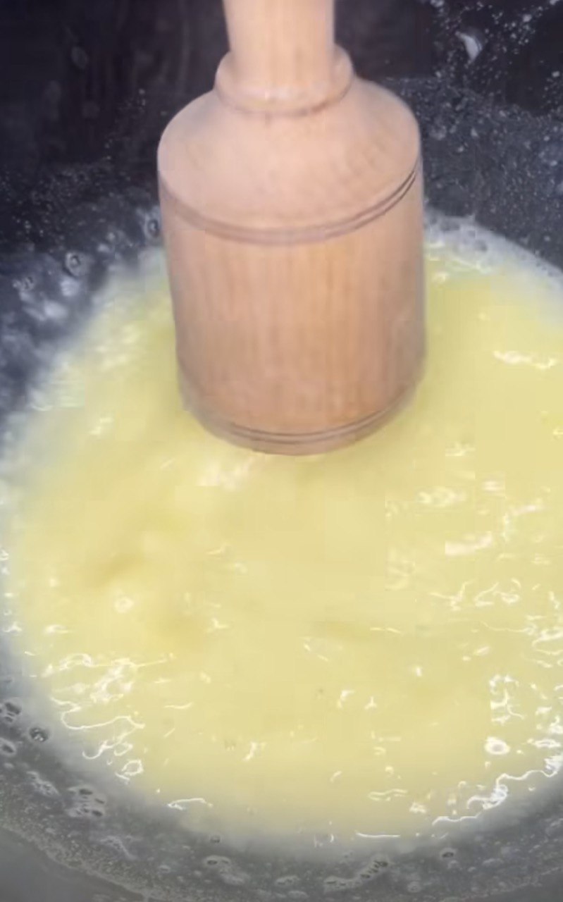 Будут мягкими несколько дней: как приготовить картофельные булочки с сочной начинкой