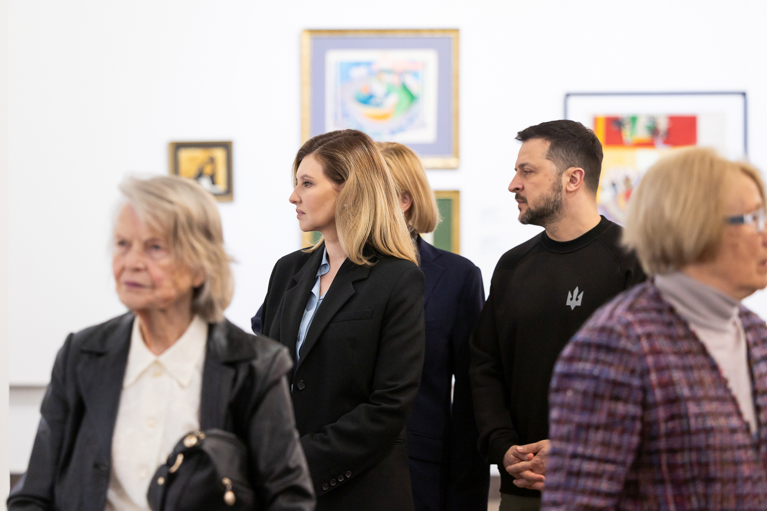 Держатся за руки и смотрят в будущее: супруги Зеленские впервые за долгое время появились на публике