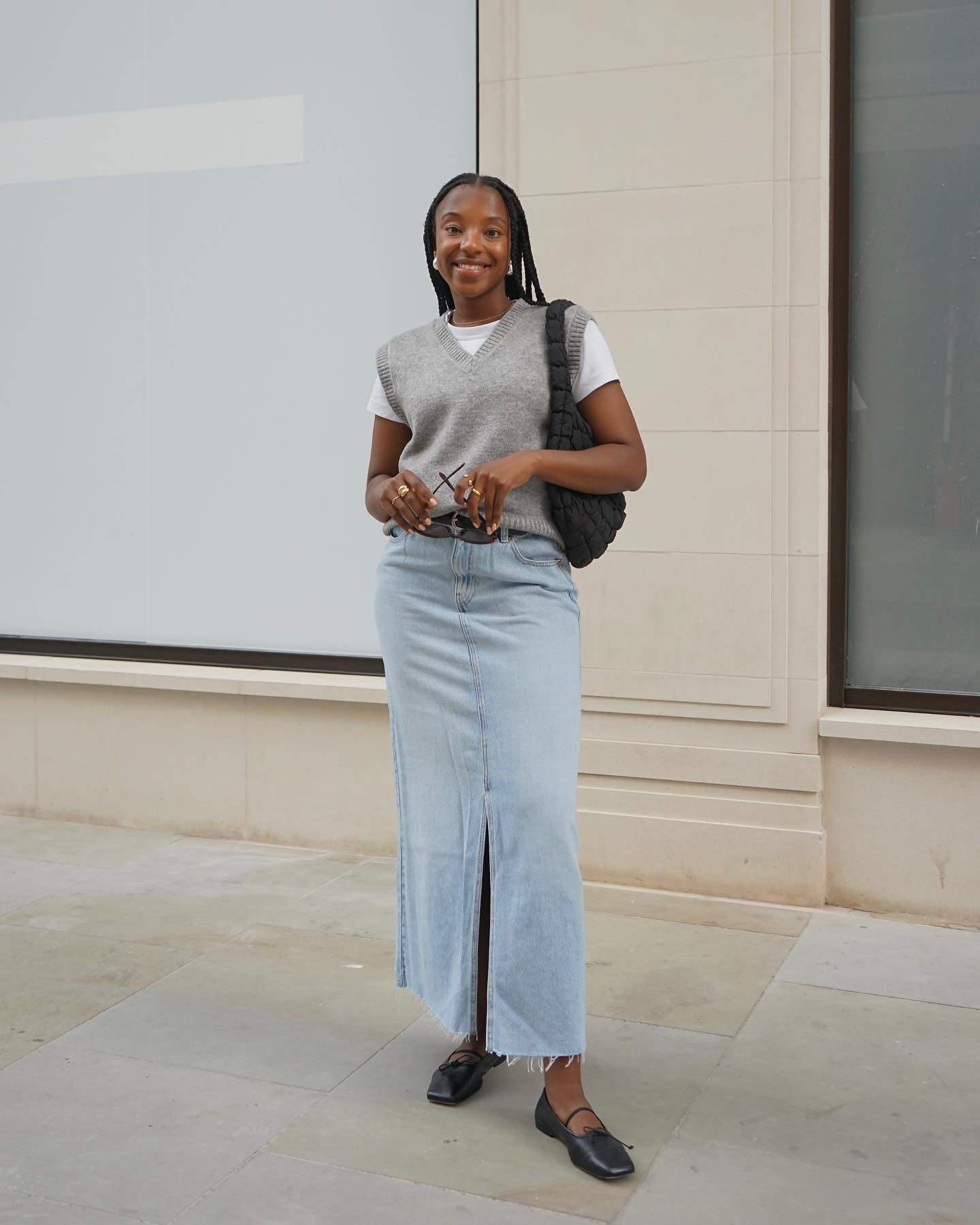 Длинная джинсовая юбка - тренд сезона: с чем ее сочетать осенью