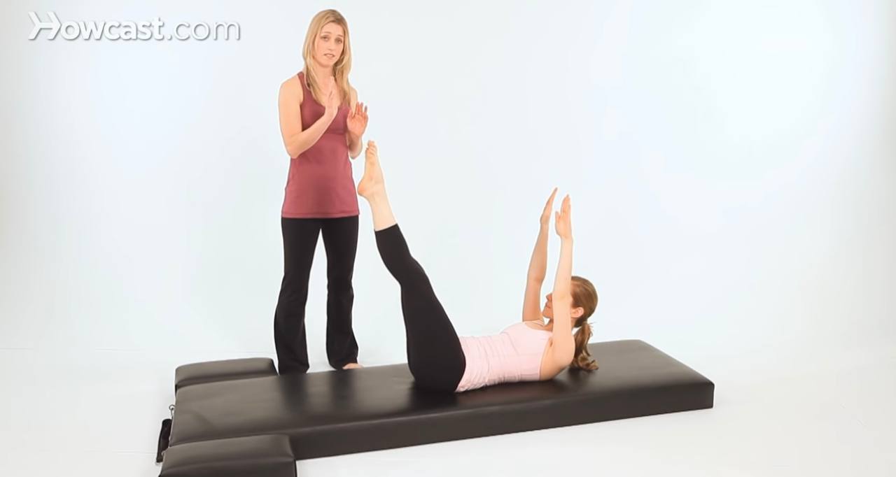 Пілатес зміцнює м'язи преса: 5 ефективних та корисних вправ для тіла