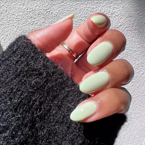 Цей колір манікюру - найгарячіший тренд сезону: як він виглядає та які дизайни вибрати