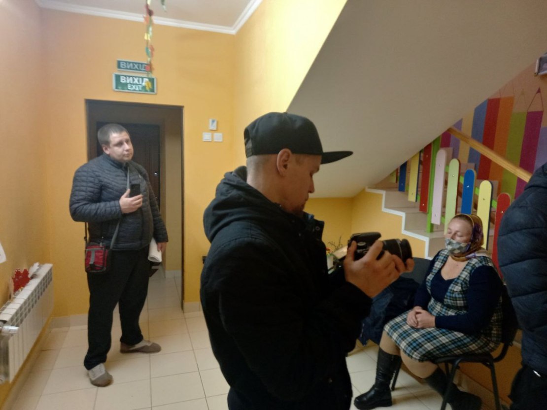 В детсаду Ровно отстраненная непривитая воспитательница подралась с коллегами: вспыхнул скандал