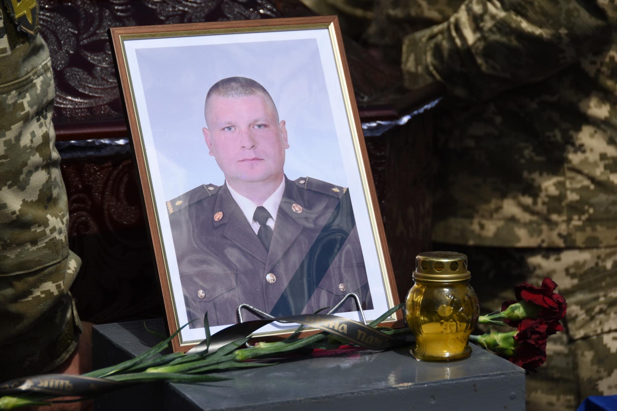 Приблизили победу Украины своими жизнями: в Шостке в последний путь провели воинов-героев