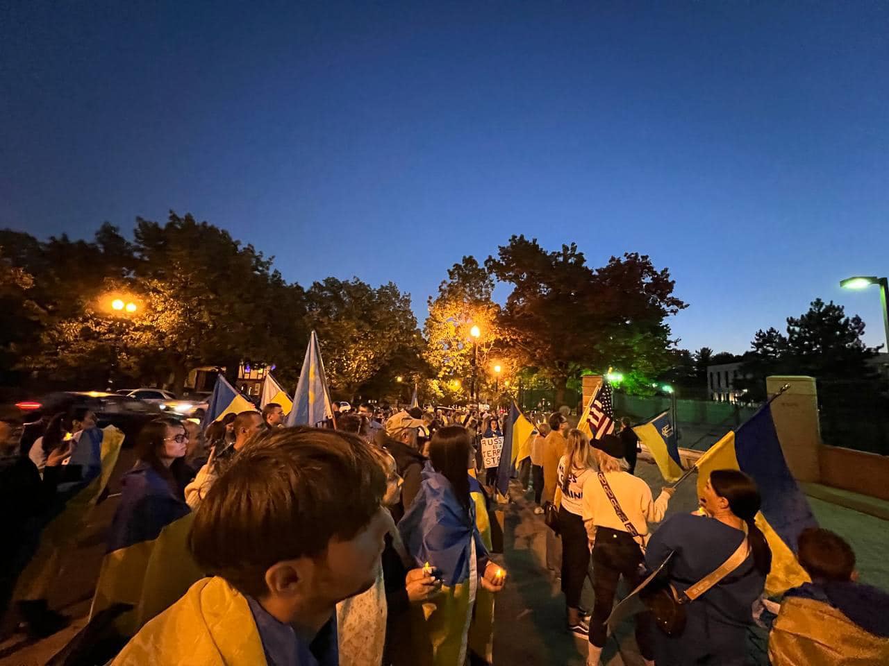 Ракетный террор РФ вывел на митинги в поддержку Украины тысячи людей в разных странах: фото и видео