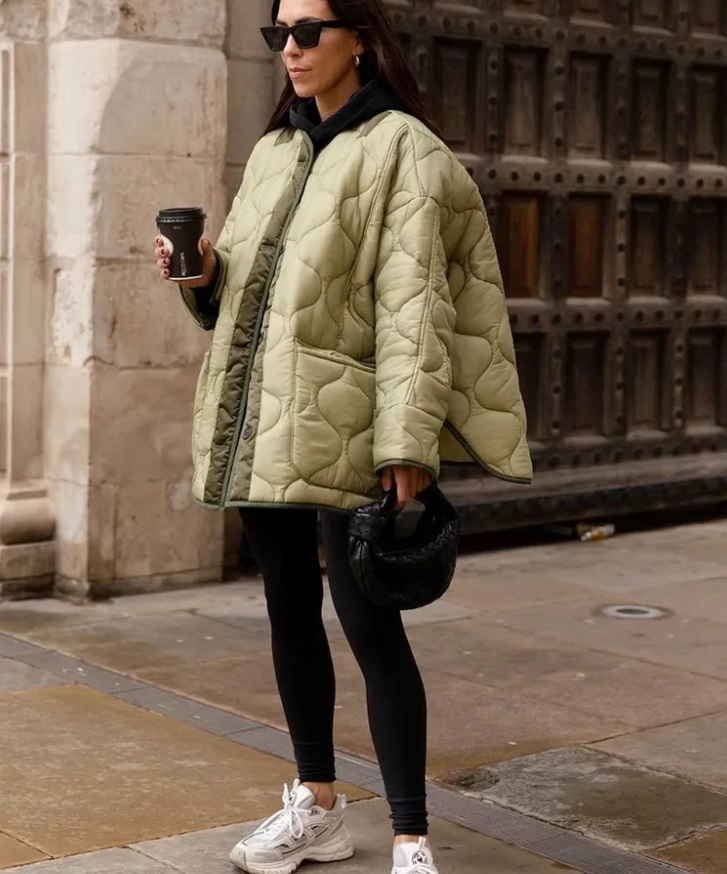 Яка модель жіночої куртки не виходить із моди: фото стильних образів на кожен день