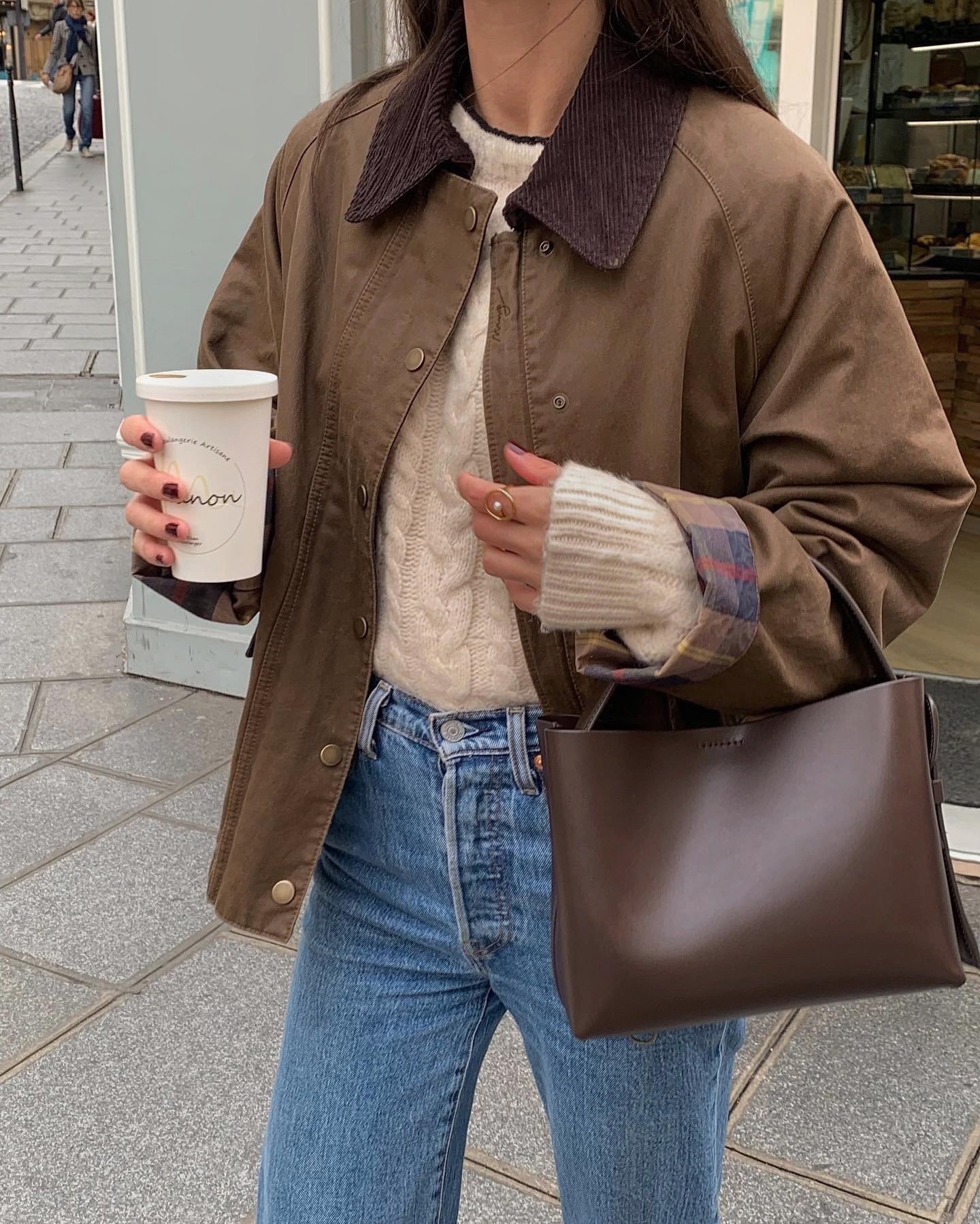 Базовий гардероб на осінь: 5 стильних образів із джинсами, які виділять вас із натовпу