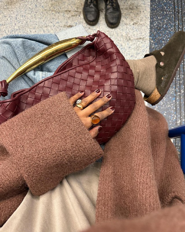 Модні кольори осені та зими: який манікюр зробити у 2024 році