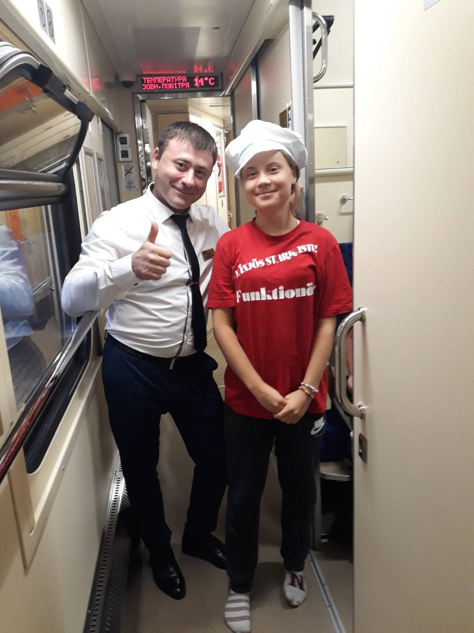 Ґрета Тунберг отримала особливий подарунок від Укрзалізниці: такої речі в неї точно не було