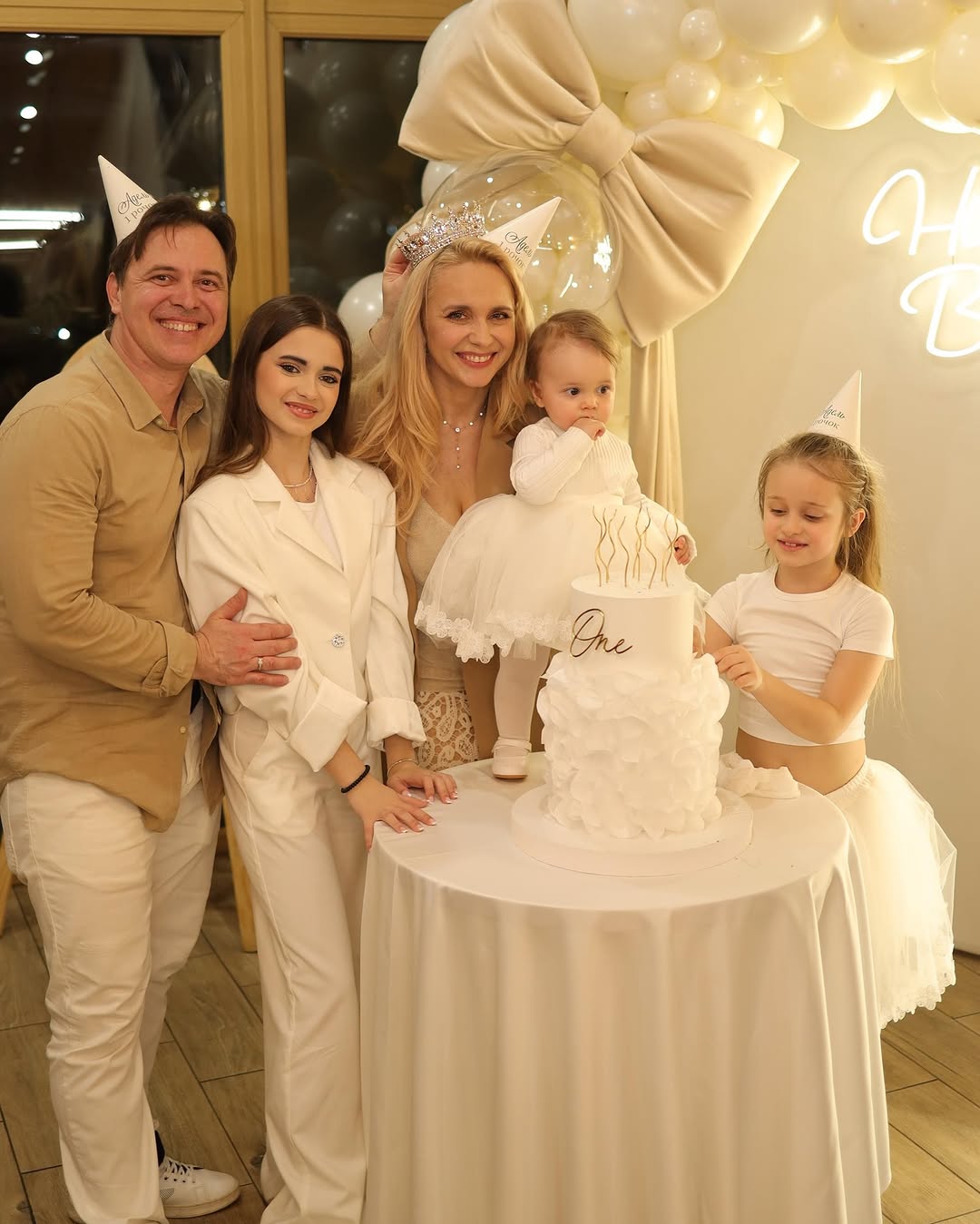 Величезний торт і корона: Лілія Ребрик влаштувала пишне свято для найменшої доньки