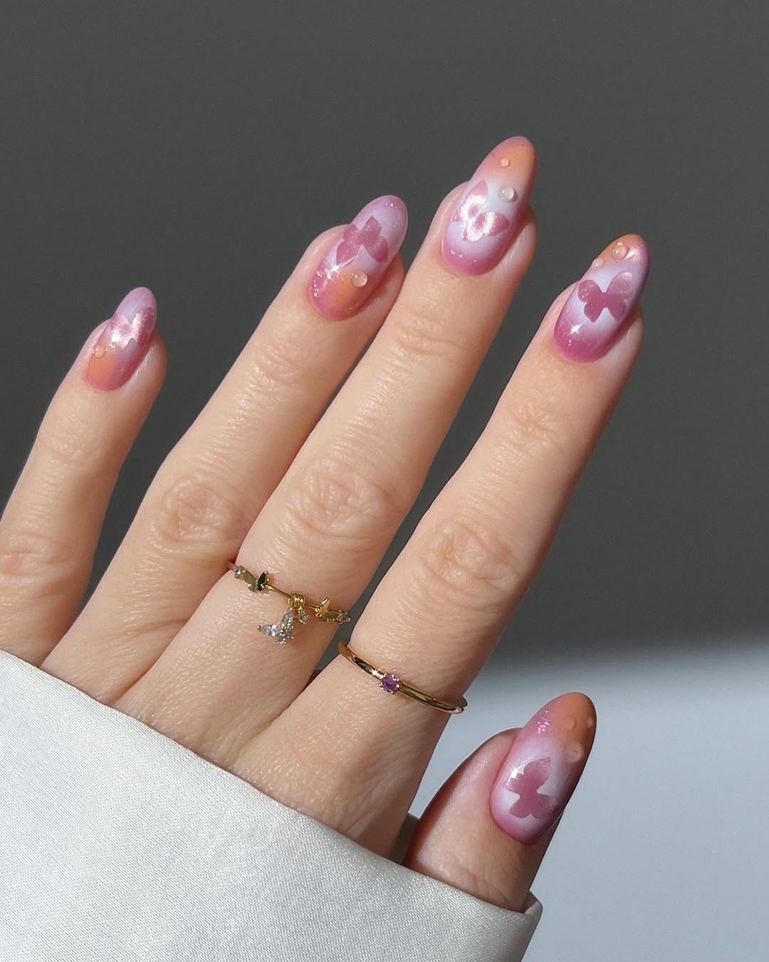Метелики на нігтях - найгарячіший весняний тренд манікюру, який підкорює модниць у всьому світі