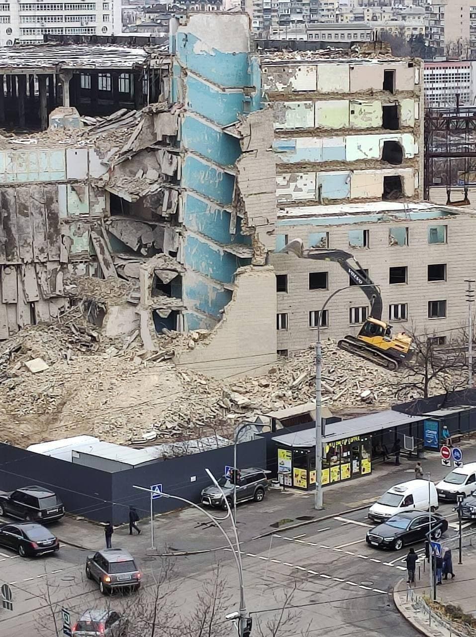 В Киеве начали сносить завод "Арсенал": стало известно, что там построят