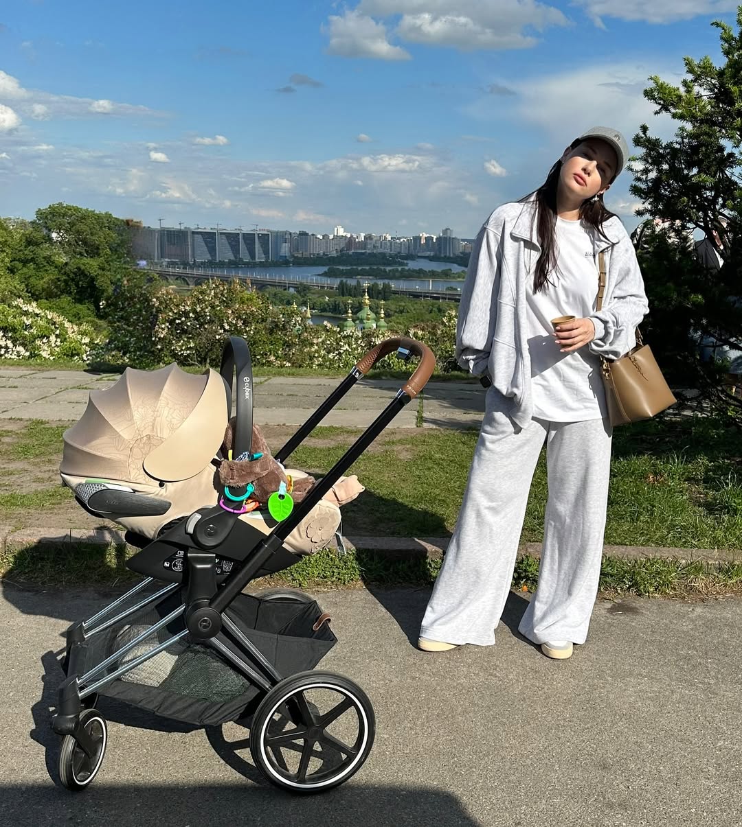 Дружина Позитива показала нові фото з донькою: підросла і стала копією тата