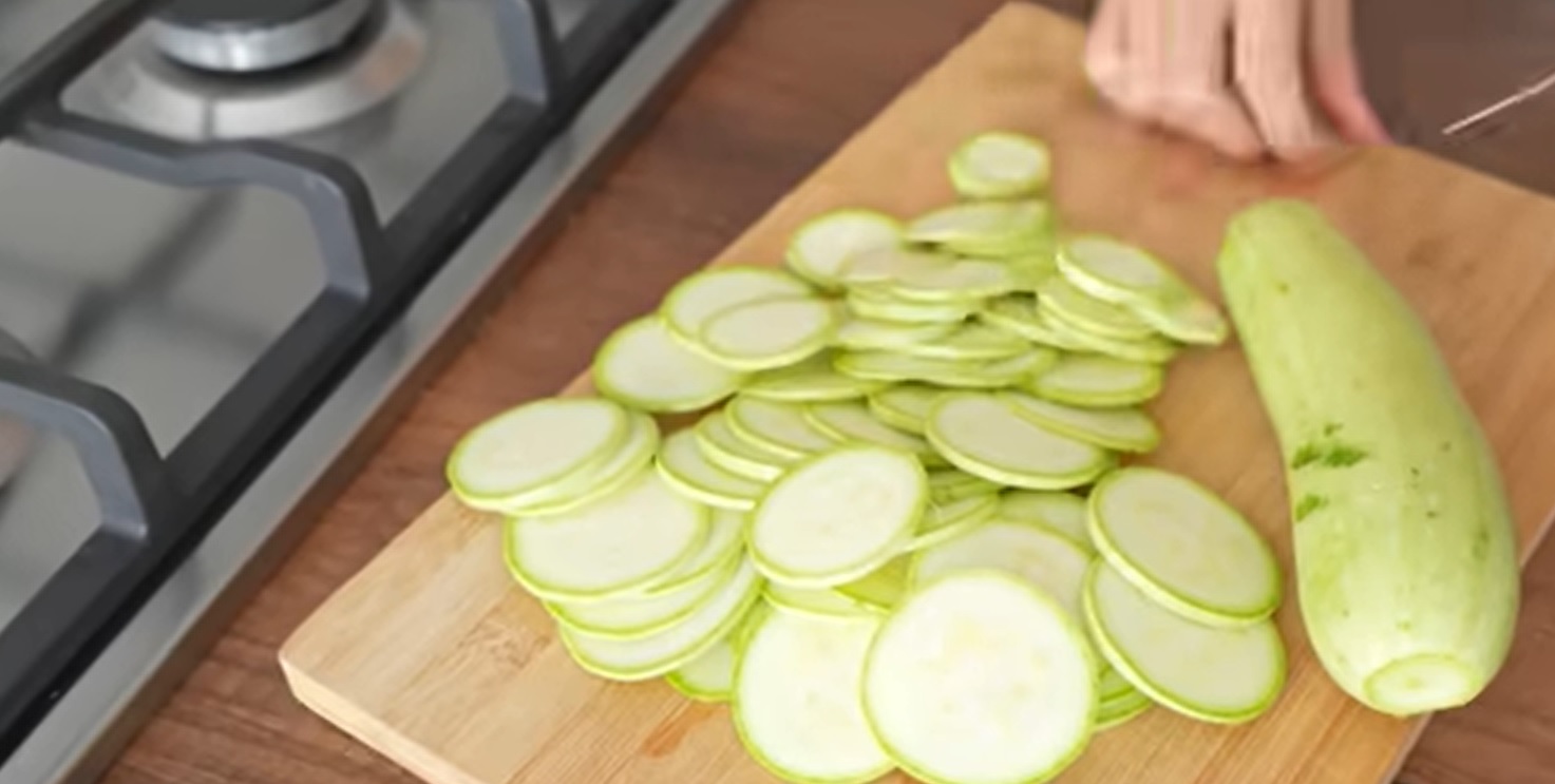 Цей швидкий рецепт кабачків - просто "підпал". Рідні будуть просити добавки