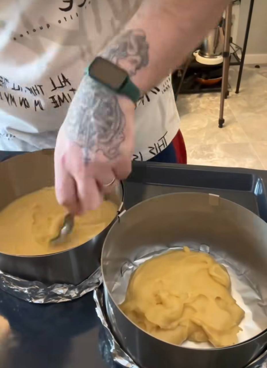 Рецепт десерту з чорницею, який схожий на гігантський еклер: здивує своїм смаком