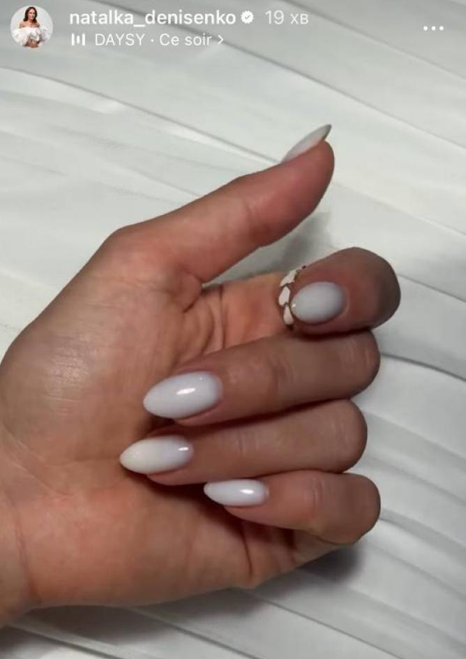 Мінімалізм та яскраві відтінки: який манікюр обирають дружина Усика, Нікітюк та інші зірки (фото)