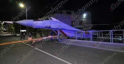 В Армении российский истребитель протаранил столб (фото)