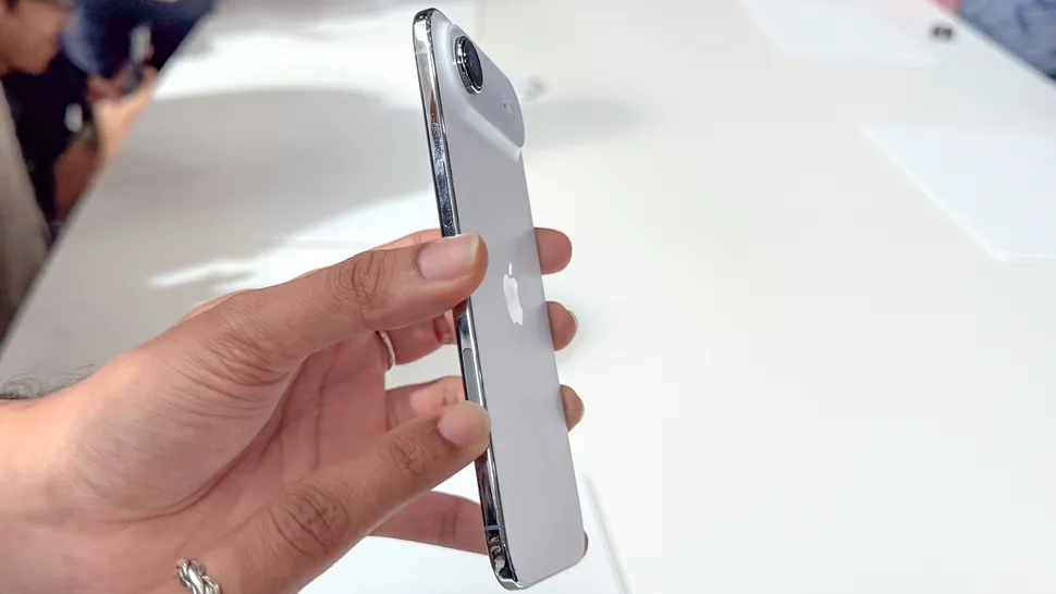 iPhone Air или Galaxy S25 Edge: какой ультратонкий смартфон выбрать в 2025 году