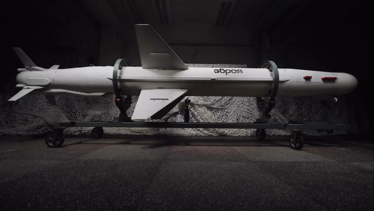 Дальність польоту до 1000 км: стали відомі характеристики ракети "Довгий Нептун"