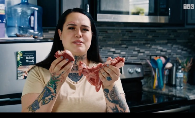 Жінка їсть до 2 кг сирого м’яса щодня: що сталося з її організмом