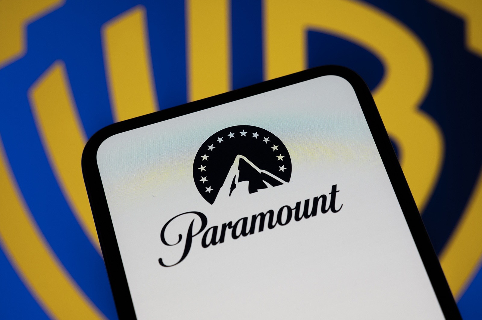 Netflix визнав поразку: Paramount купує Warner Bros. за рекордну суму