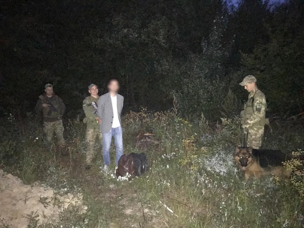 Спасатели с собаками несколько часов искали уклониста, который потерялся в горах