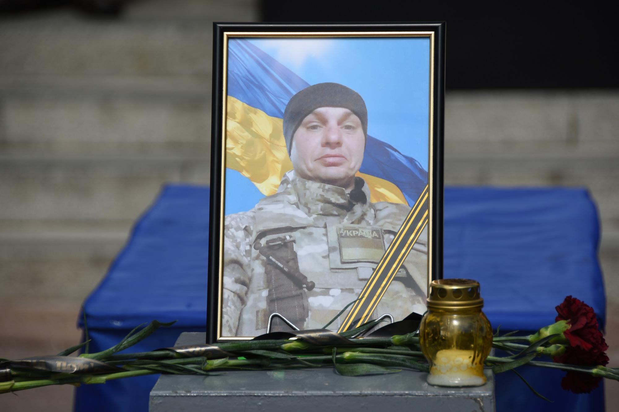 Приблизили победу Украины своими жизнями: в Шостке в последний путь провели воинов-героев