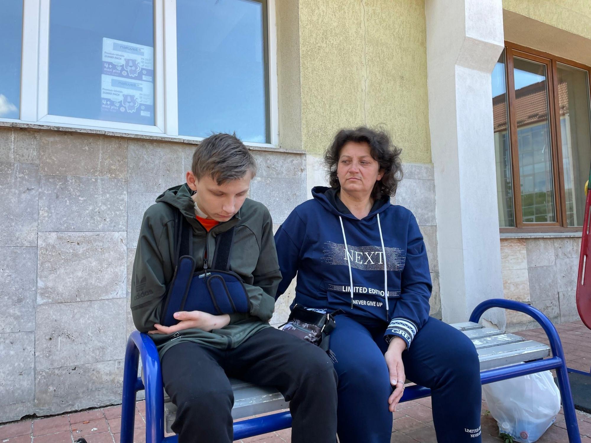 Врачи спасли 13-летнего мальчика из Лисичанска, у которого обломок снаряда прошел через легкое