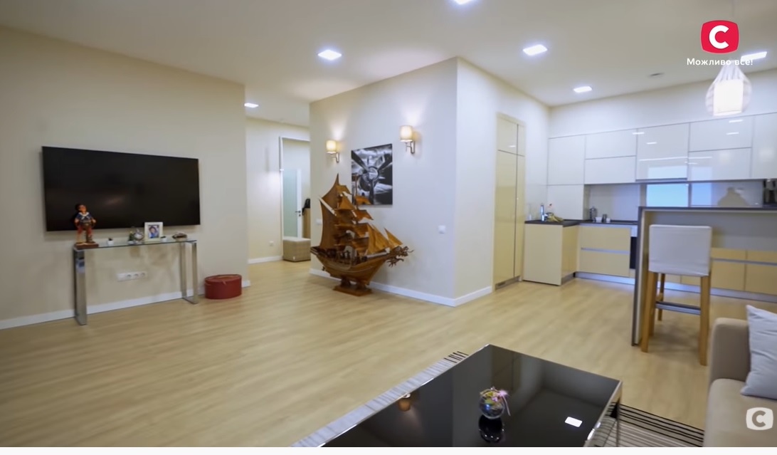 Ирина Билык впервые показала свою роскошную квартиру на берегу моря: небольшая, но очень комфортная