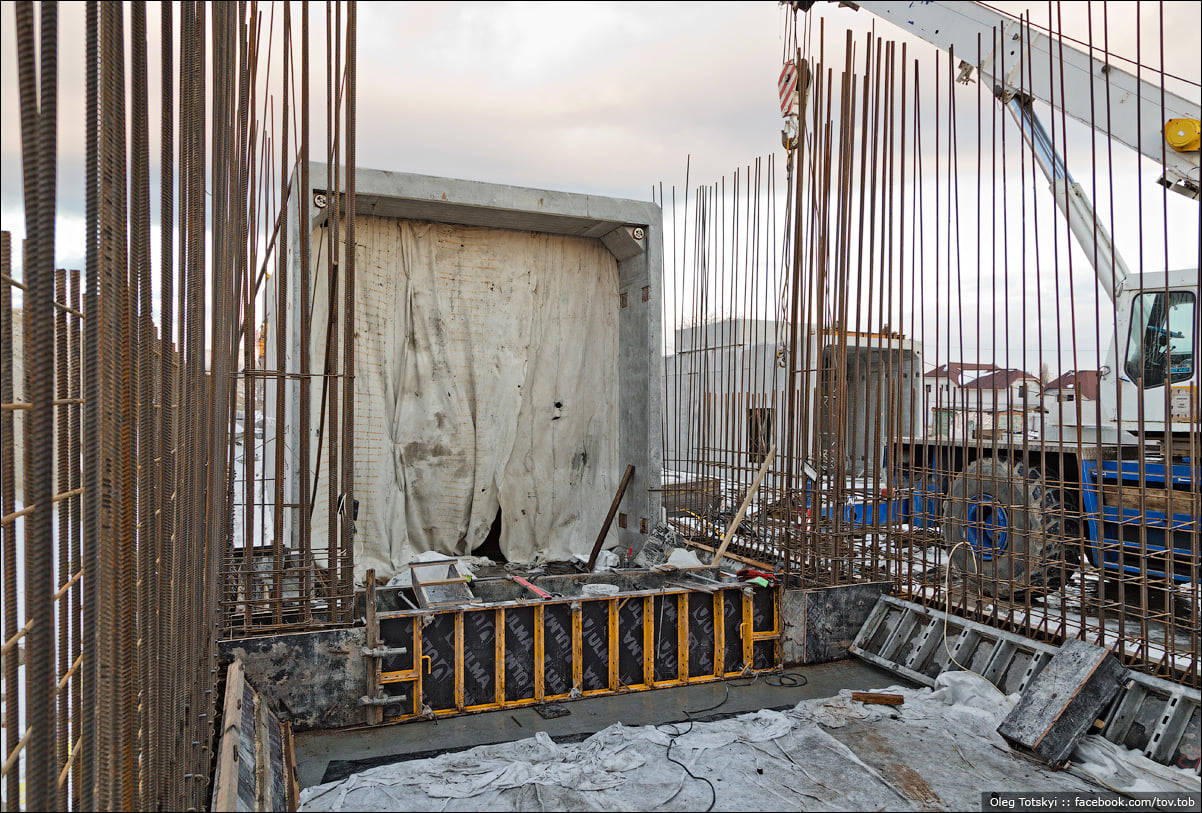 Киевлянам показали, как строится метро на Троещину (фото)