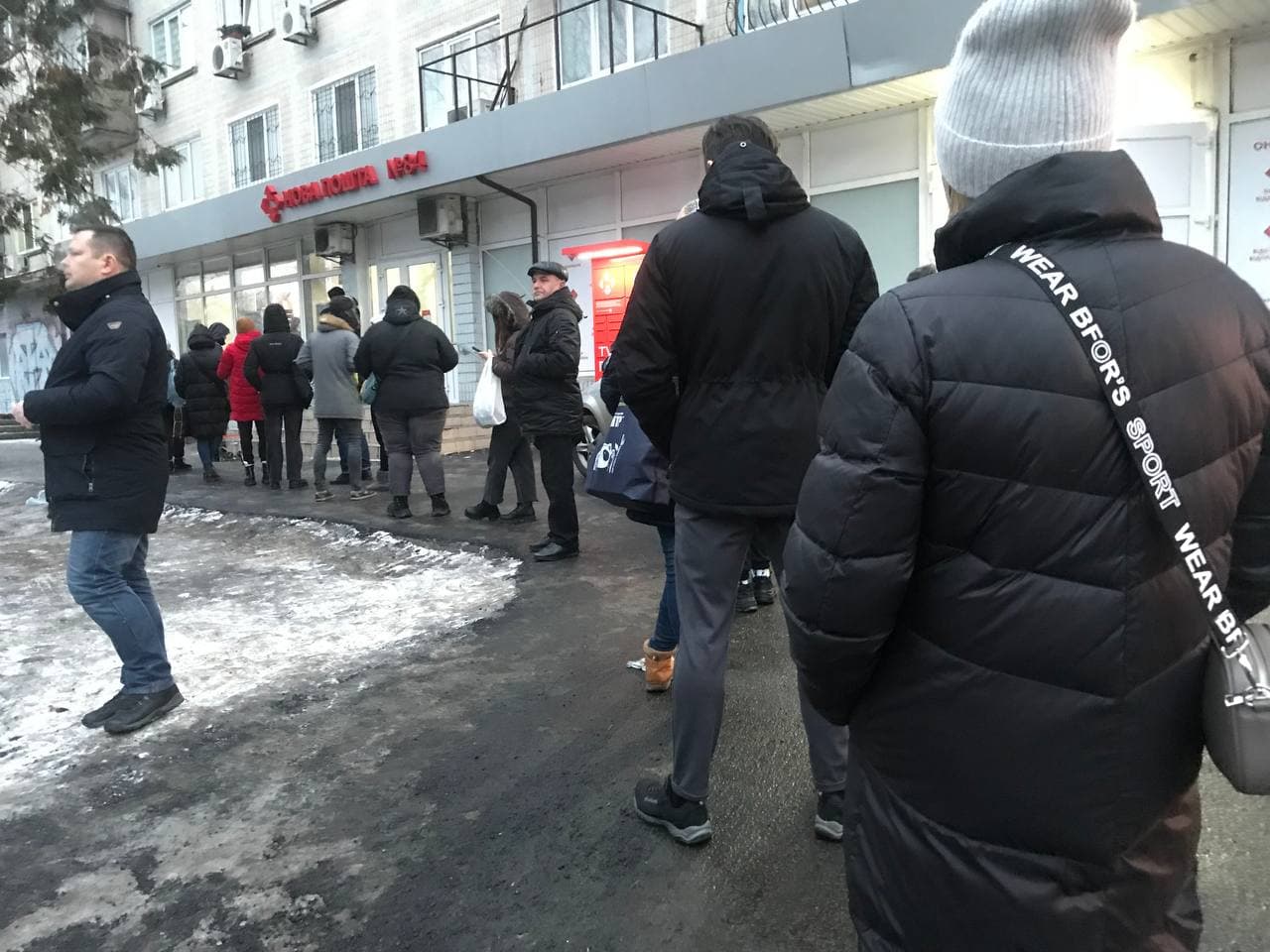 Передноворічний колапс на "Новій пошті" у Києві показали на красномовних фото