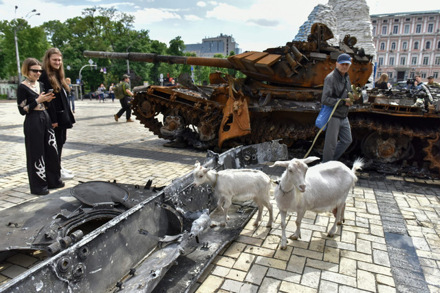 В центре Киева выставили разбитую технику рашистов: видео и фото металлолома "второй непобедимой" армии