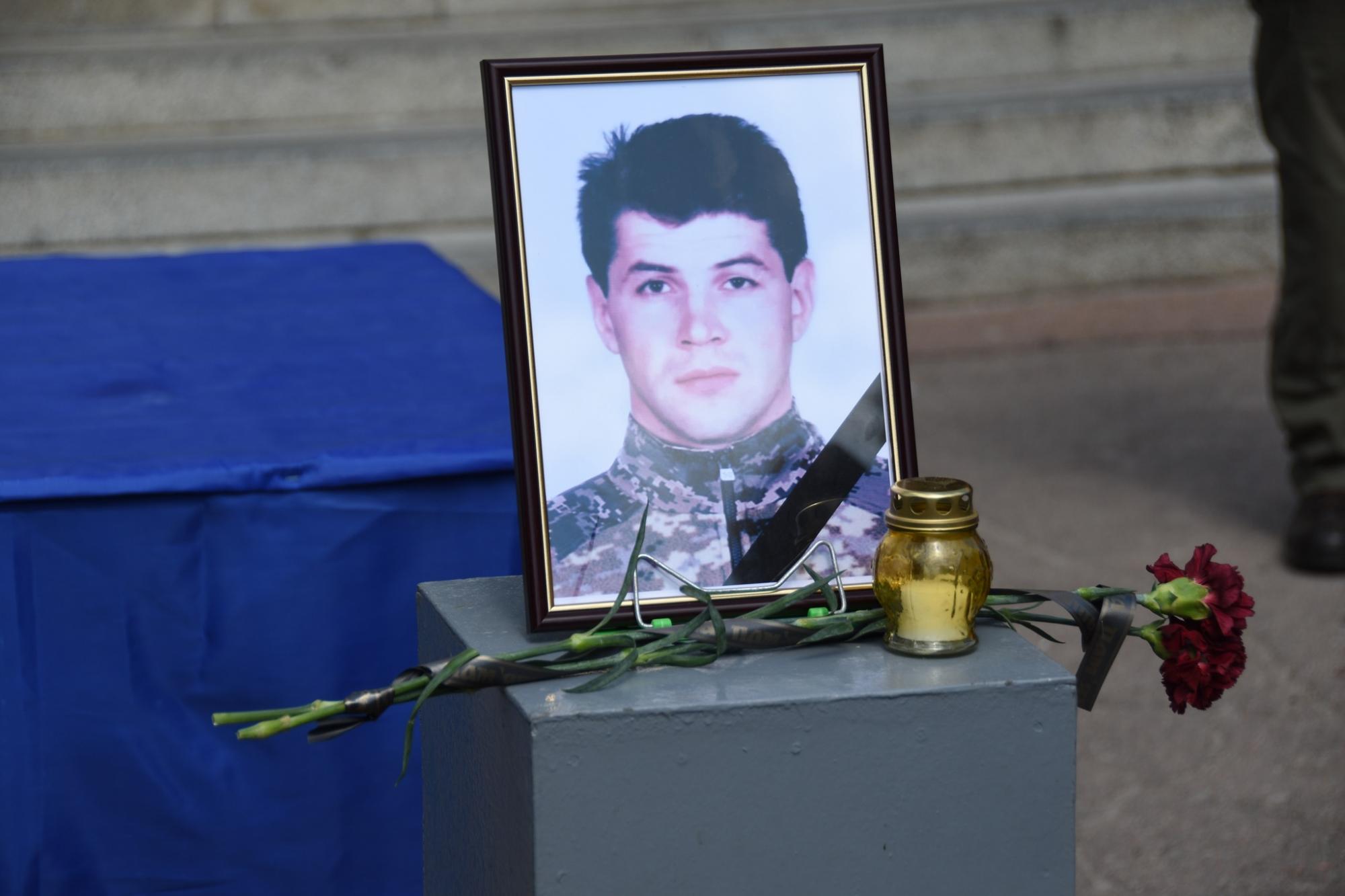 Приблизили победу Украины своими жизнями: в Шостке в последний путь провели воинов-героев