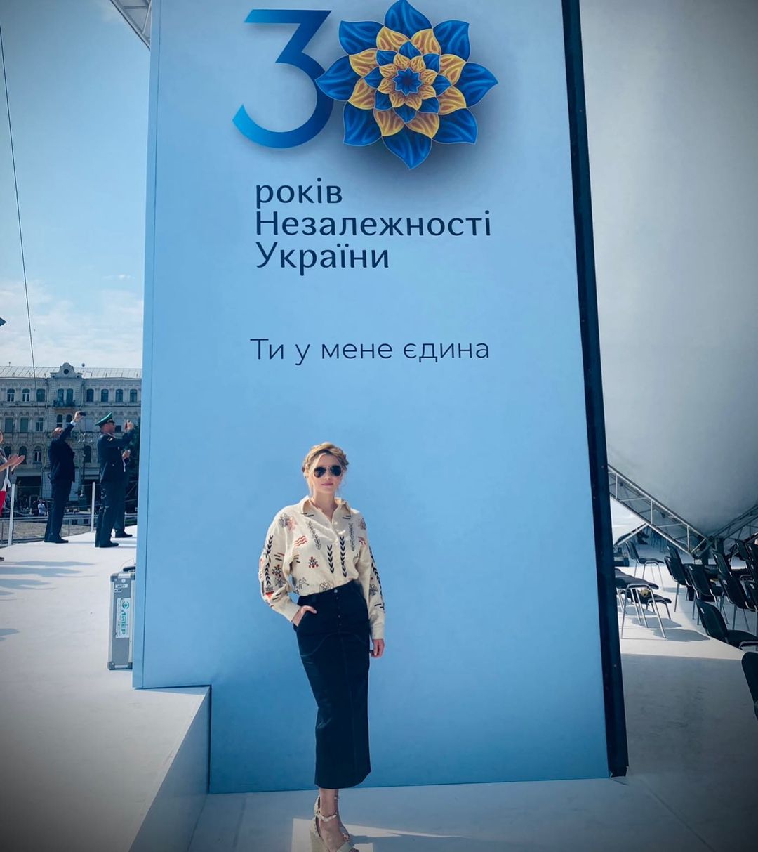 Наша звезда "Викингов" Кэтрин Винник поддержала Украину красноречивыми фото