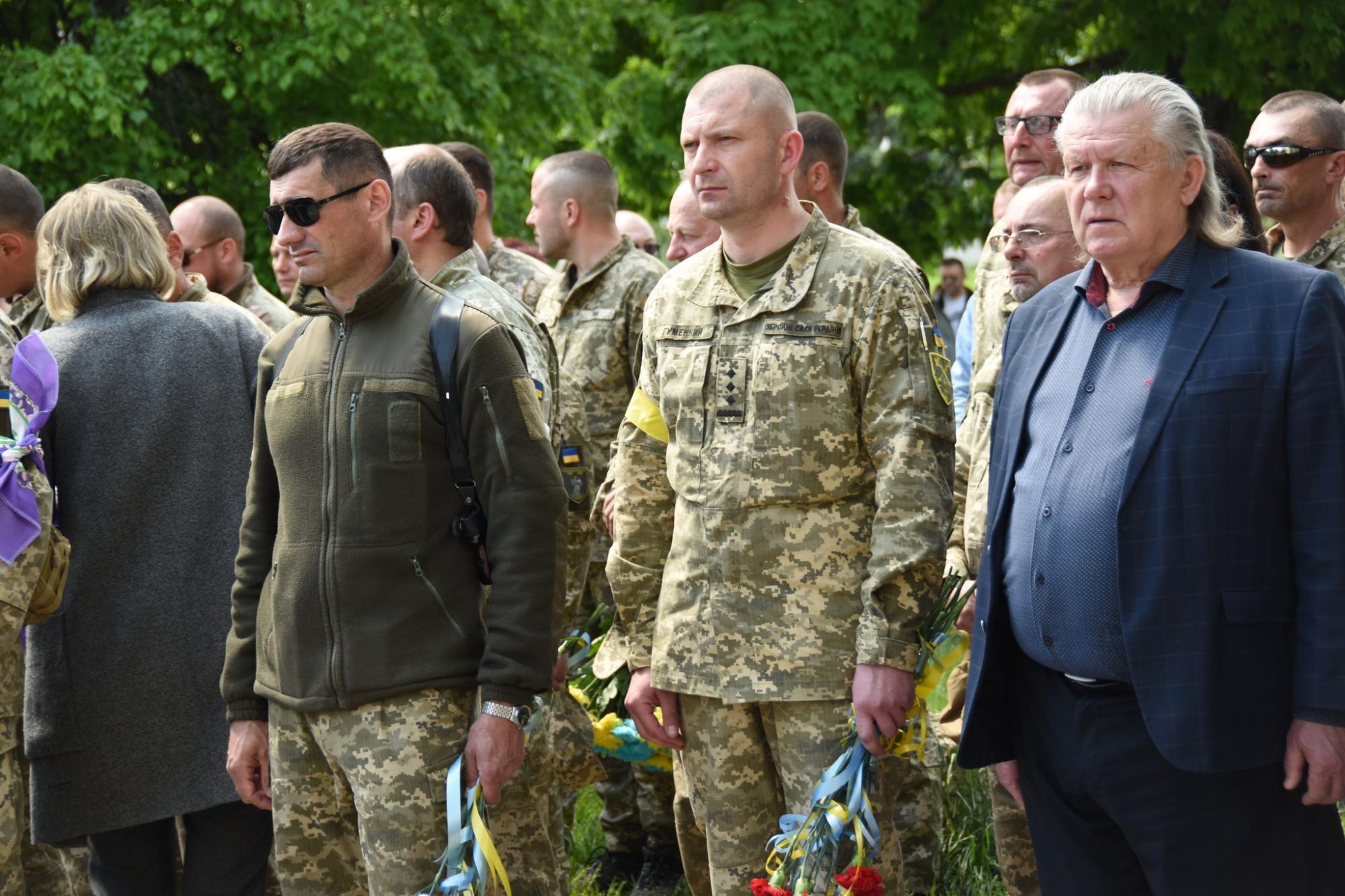 Приблизили победу Украины своими жизнями: в Шостке в последний путь провели воинов-героев