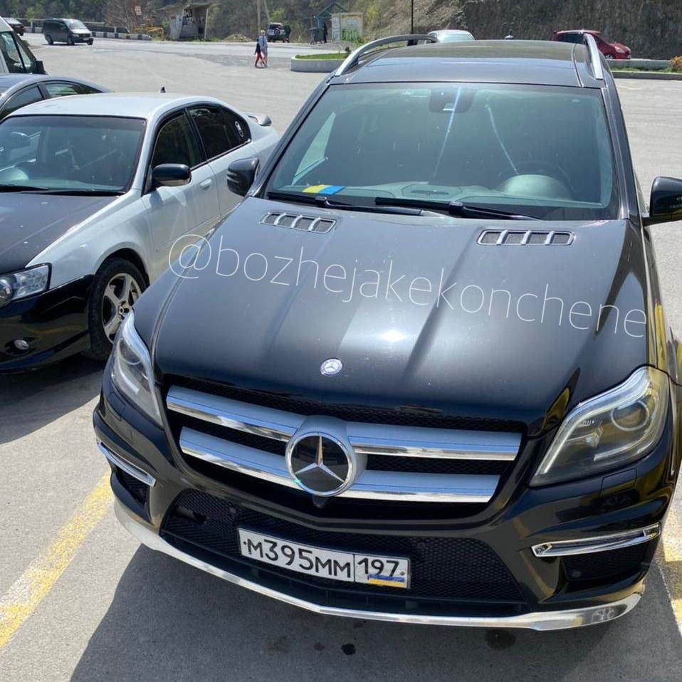 "Стыдно быть русскими?" Россияне в Грузии маскируются под украинцев с помощью фломастеров