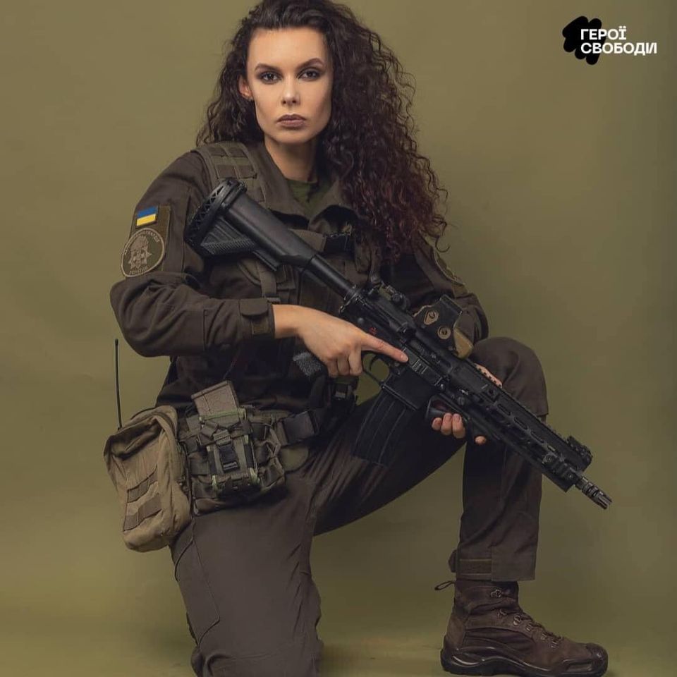 Дивіться потужні фото Христини, яка проміняла модельну кар'єру на військову службу