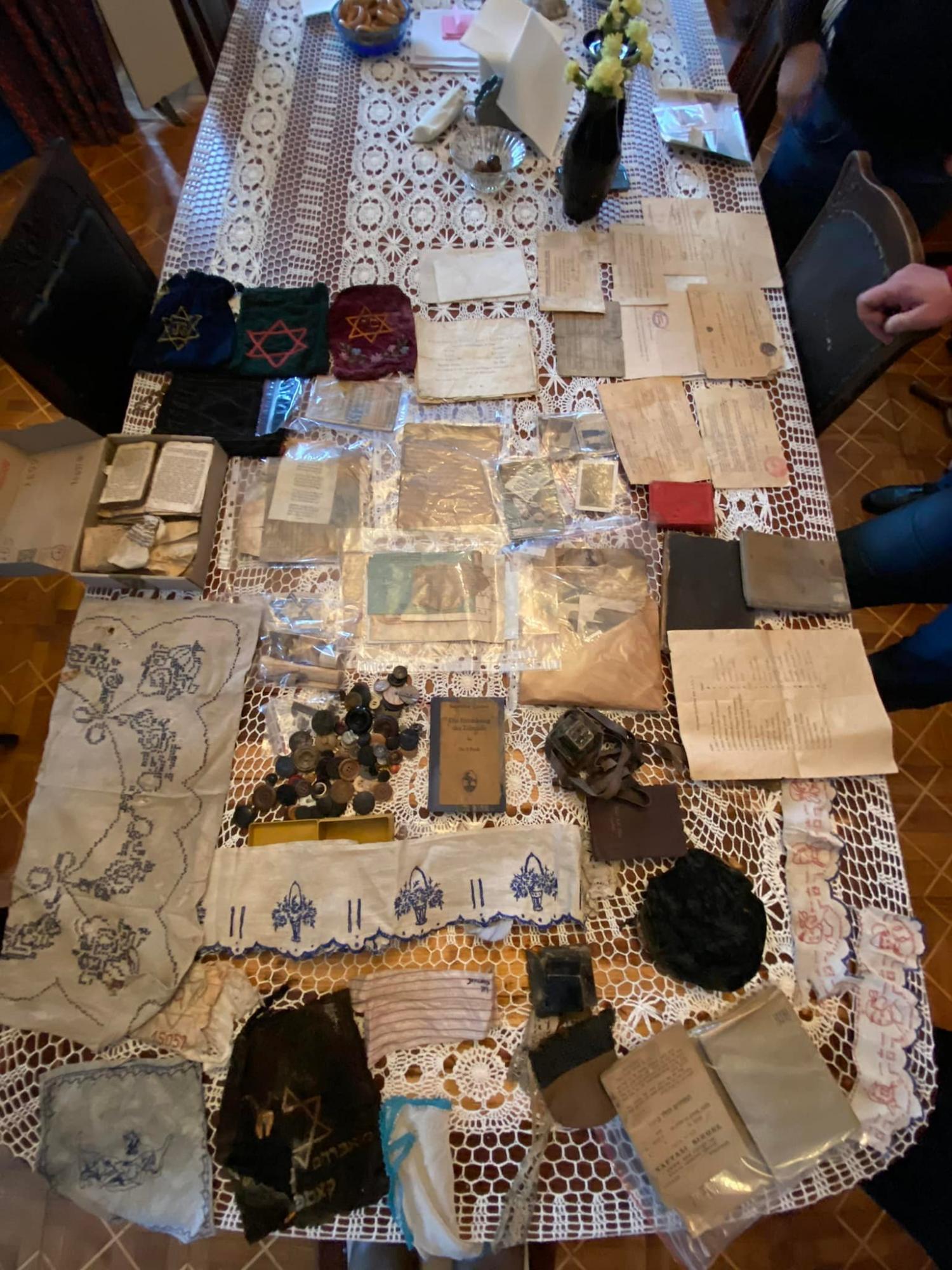 Во Львове нашли более 100 вещей с еврейского гетто в доме, вблизи которого был концлагерь (видео, фото)