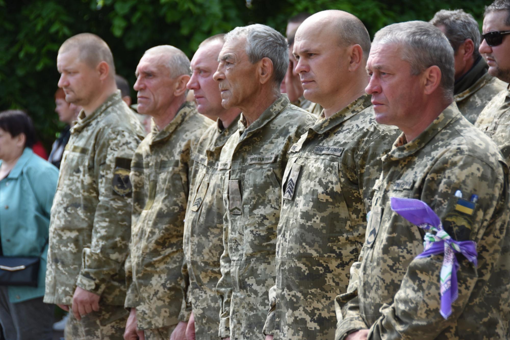 Приблизили победу Украины своими жизнями: в Шостке в последний путь провели воинов-героев