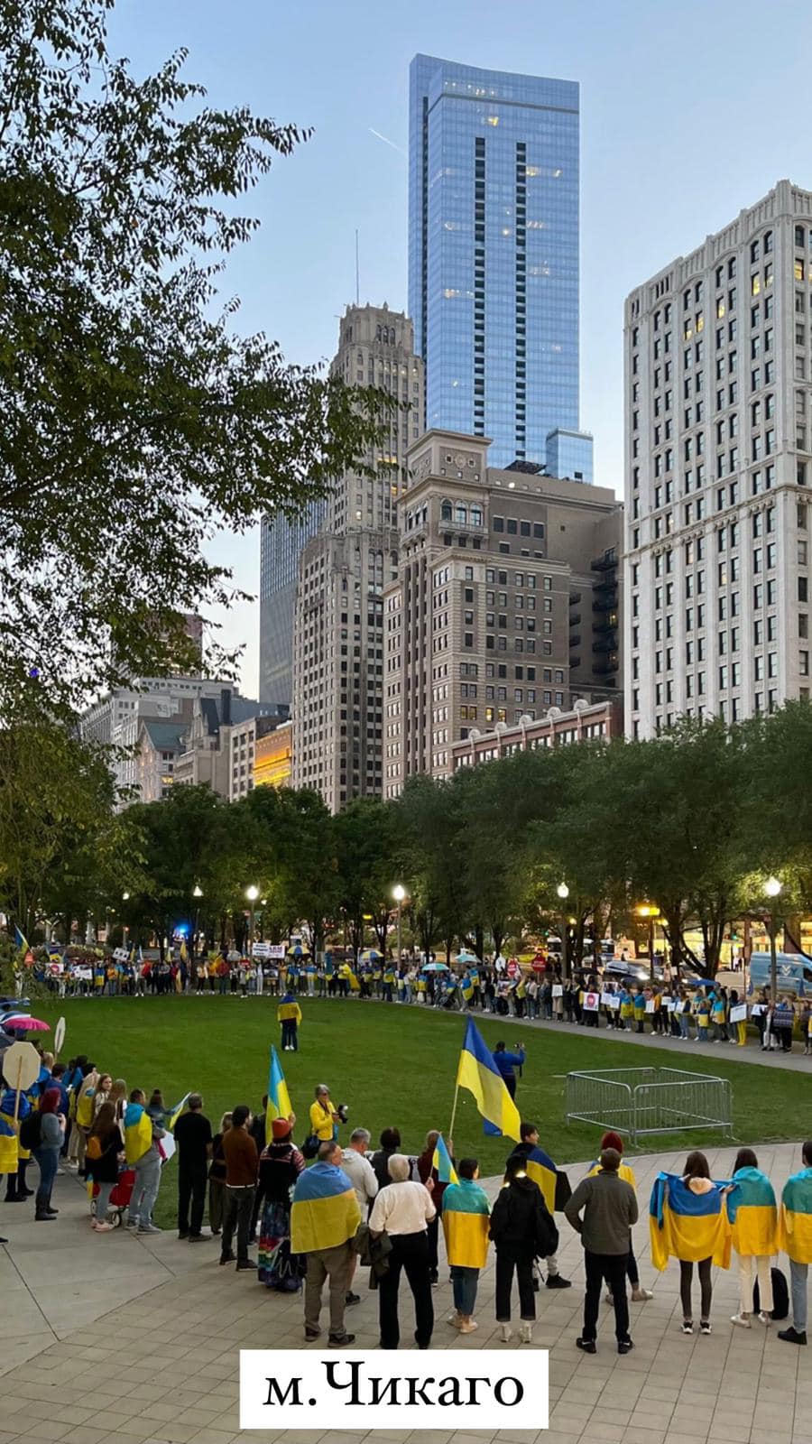 Ракетный террор РФ вывел на митинги в поддержку Украины тысячи людей в разных странах: фото и видео