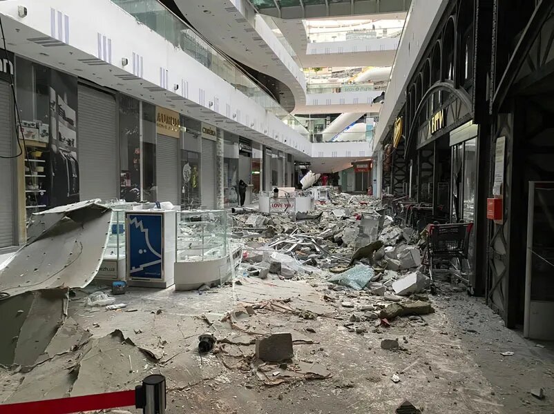 Дивіться, як відновили ТРЦ у Харкові, який знищили росіяни: фото "до" та "після"