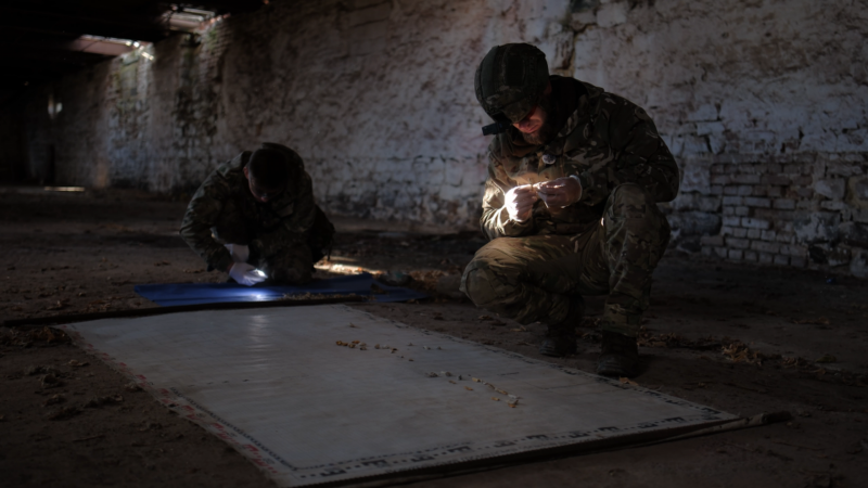 "Сім кілометрів пішки під дронами і артою". Як проходить пошук тіл загиблих на фронті