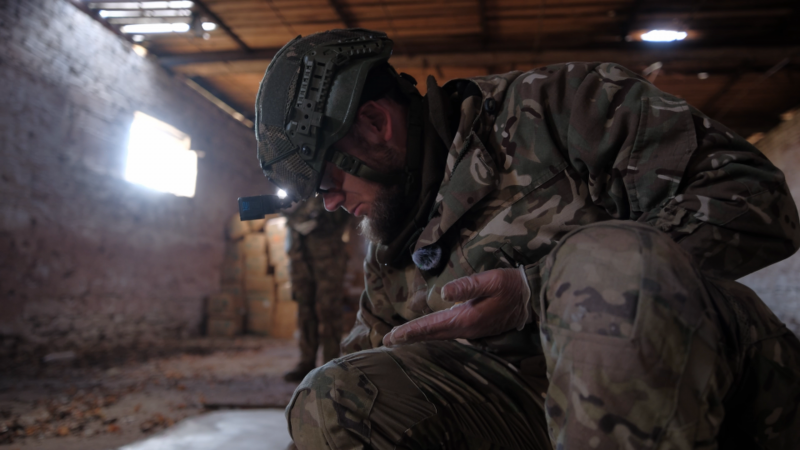 "Сім кілометрів пішки під дронами і артою". Як проходить пошук тіл загиблих на фронті